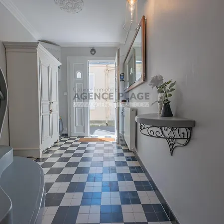 Holiday home Maison 3 Chambres, Acces Direct, Proche Centre Et Commerces - Fr-1-197-550